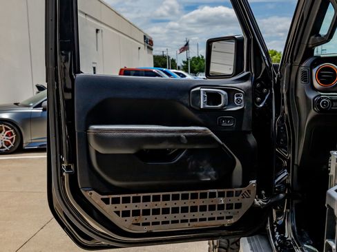 Used 2021 Jeep Gladiator Mojave AWD/4WD image 35