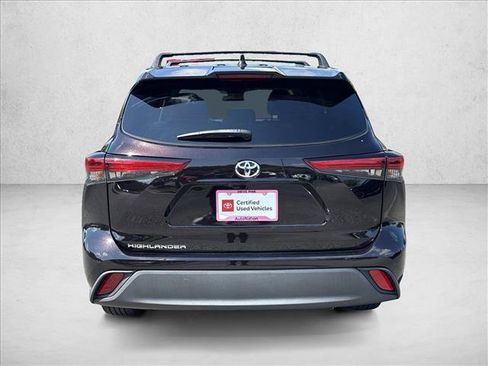 Used 2021 Toyota Highlander L FWD image 6
