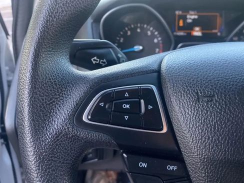 Used 2017 Ford Focus SE FWD image 18