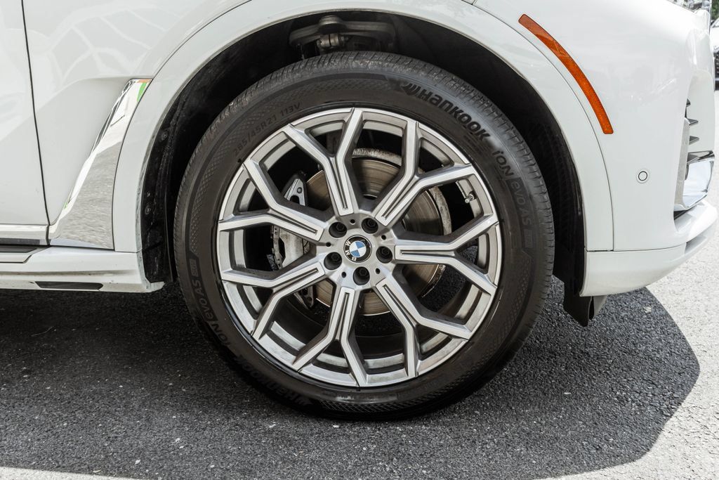 Used 2022 BMW X7 xDrive40i w/ Executive Package AWD/4WD image 4