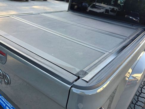 Used 2020 Jeep Gladiator Overland image 25