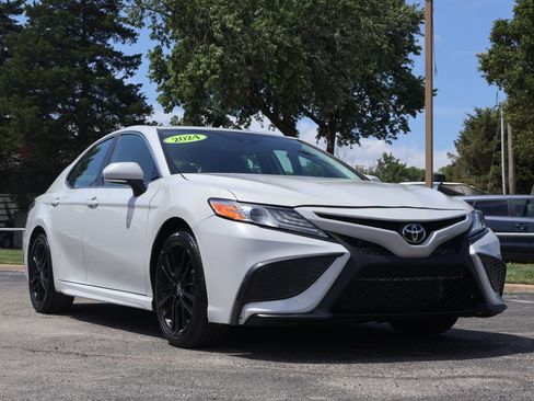 Used 2024 Toyota Camry XSE FWD image 1