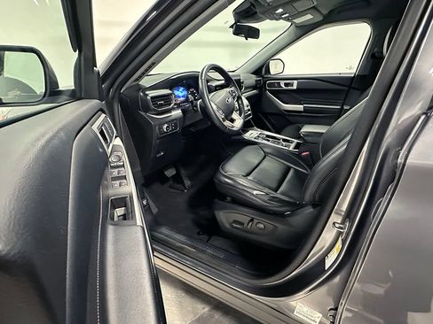 Used 2021 Ford Explorer XLT w/ Equipment Group 202A AWD/4WD image 21