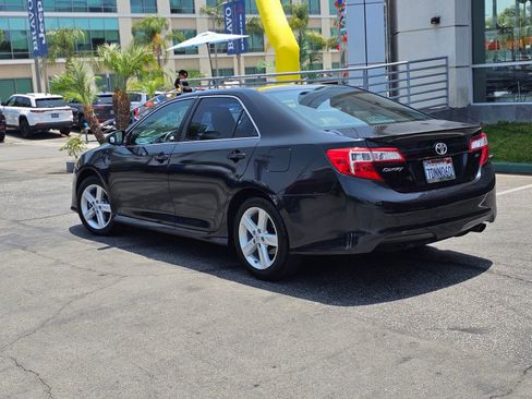 Used 2014 Toyota Camry SE FWD image 5