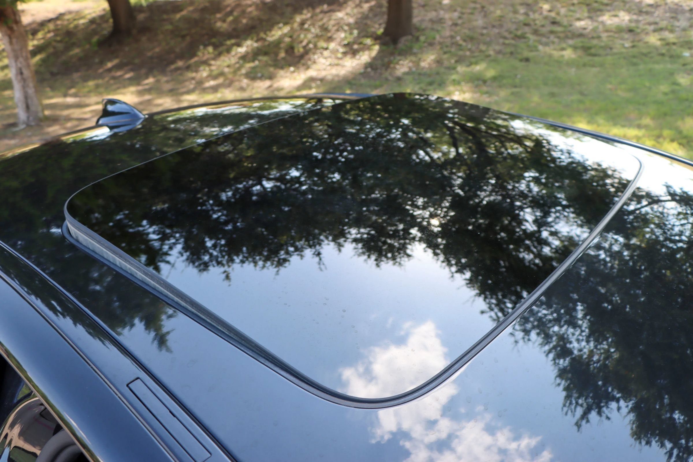 Used 2019 BMW 530e w/ Convenience Package RWD image 9
