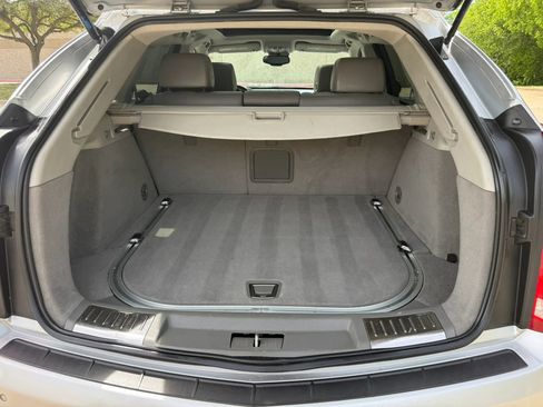 Used 2010 Cadillac SRX Luxury image 5