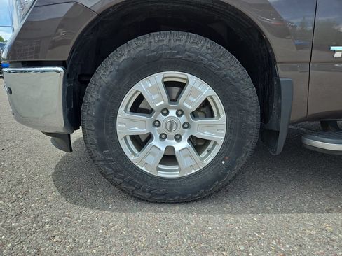 Used 2017 Nissan Titan SV AWD/4WD image 10