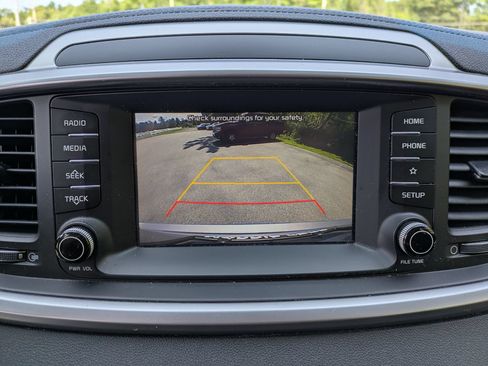 Used 2020 Kia Sorento LX AWD/4WD image 12