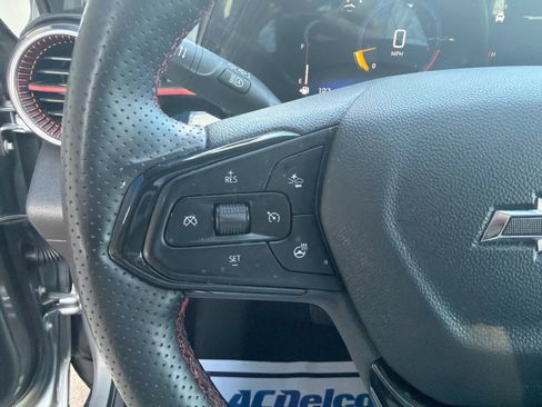 Used 2025 Chevrolet Trax RS w/ Sunroof Package FWD image 16