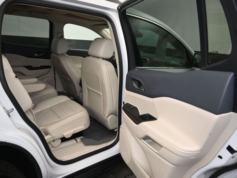 Used 2022 GMC Acadia Denali w/ Denali Technology Package image 11