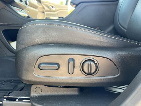 Used 2023 GMC Acadia SLT w/ LPO, Floor Liner Package image 18