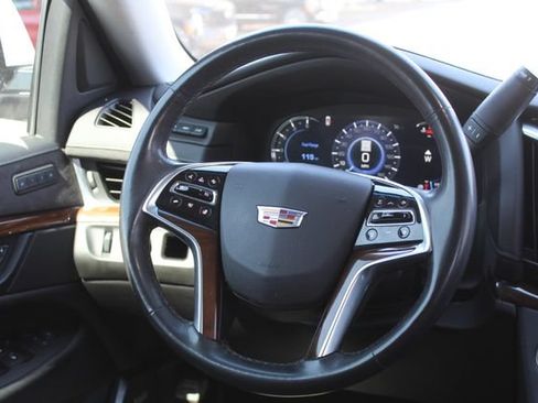 Used 2020 Cadillac Escalade Luxury RWD image 25