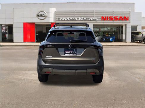New 2026 Nissan Kicks SR w/ Cold Weather Package FWD image 4