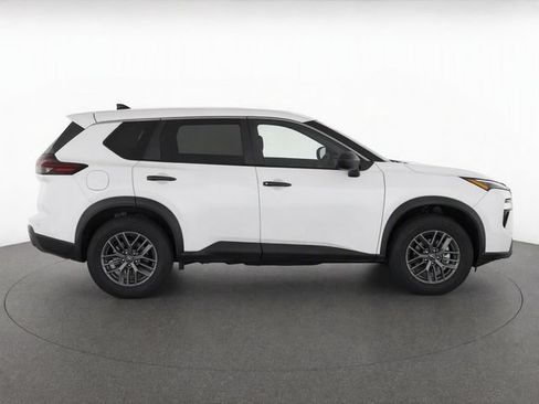 Used 2024 Nissan Rogue S FWD image 2