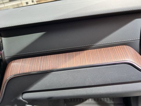 Certified 2024 Volvo XC60 T8 Ultimate w/ Protection Package Premier image 22