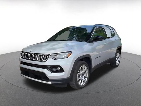 Used 2025 Jeep Compass Limited AWD/4WD image 7