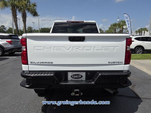 Used 2024 Chevrolet Silverado 2500 Custom w/ Custom Value Package RWD image 4