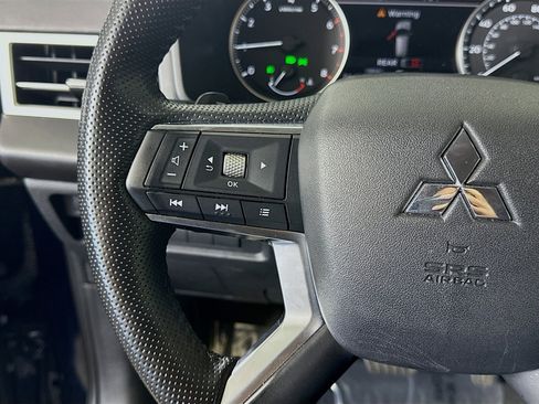 Used 2024 Mitsubishi Outlander SE image 14