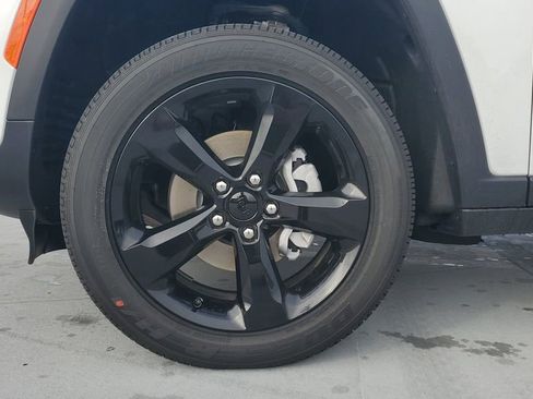 New 2025 Jeep Grand Cherokee Altitude image 7