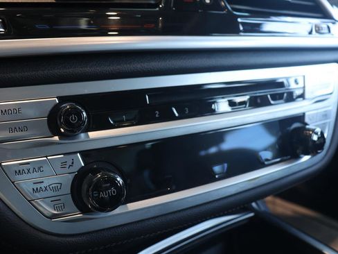 Used 2018 BMW 740i image 42