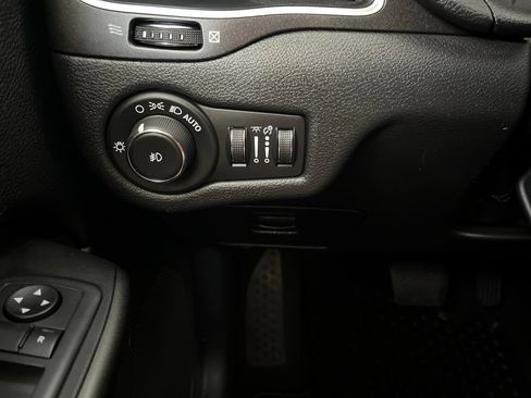 Used 2019 Jeep Cherokee Trailhawk AWD/4WD image 59