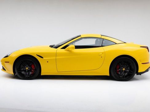Used 2016 Ferrari California T image 29