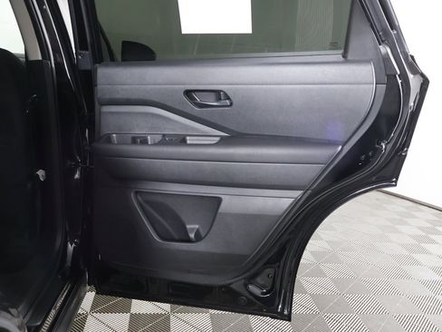 Used 2024 Nissan Pathfinder S image 23