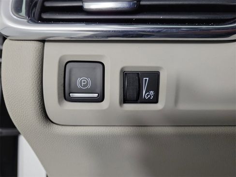 Used 2023 Cadillac XT4 Luxury w/ Cold Weather Package image 32