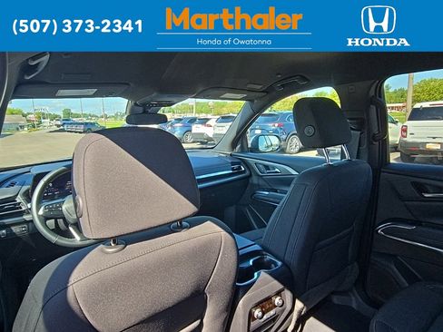 Used 2025 Chevrolet Traverse LT image 12