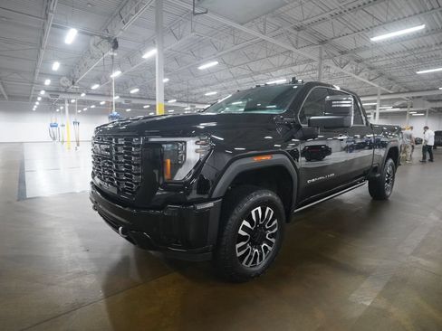 Used 2025 GMC Sierra 2500 Denali Ultimate w/ Max Trailering Package AWD/4WD image 12