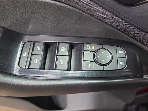 Used 2023 Nissan Rogue S image 26