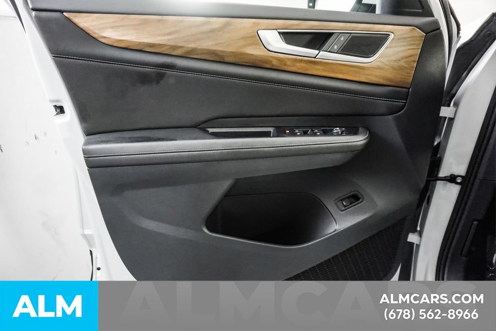 Used 2025 Volkswagen Atlas SE FWD image 45