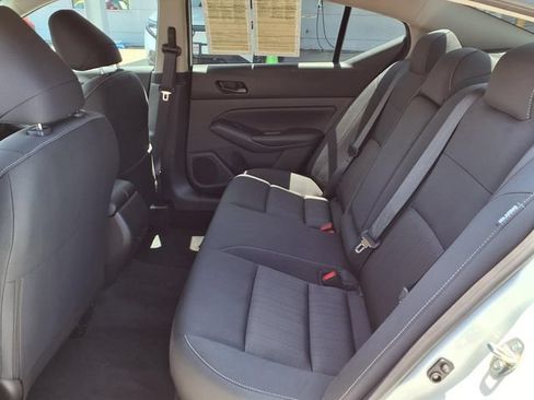 Used 2025 Nissan Altima 2.5 SV FWD image 17