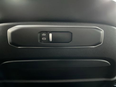 Certified 2023 BMW X7 xDrive40i w/ Executive Package image 45