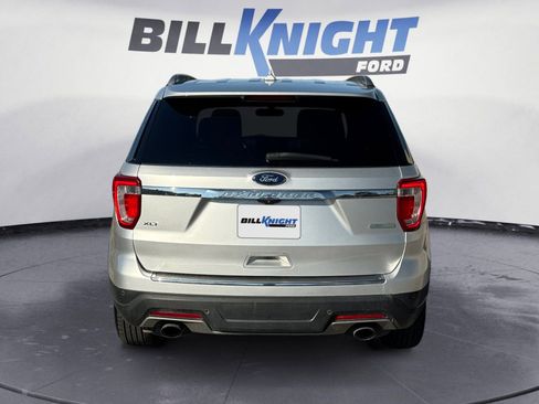 Used 2018 Ford Explorer XLT w/ Equipment Group 202A image 4