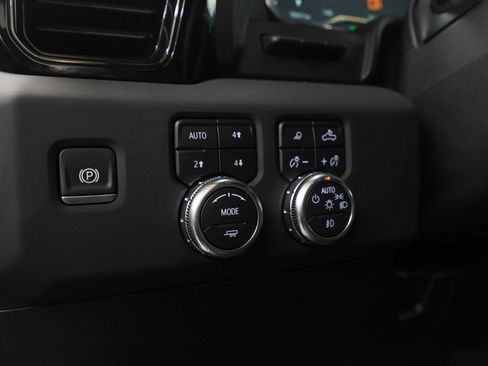 Used 2025 GMC Sierra 2500 AT4X image 22