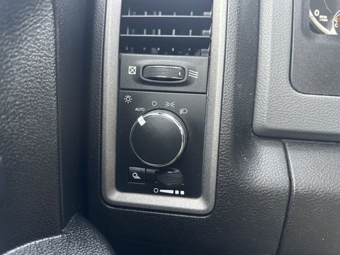 Used 2018 RAM 2500 Tradesman w/ Chrome Appearance Group image 28