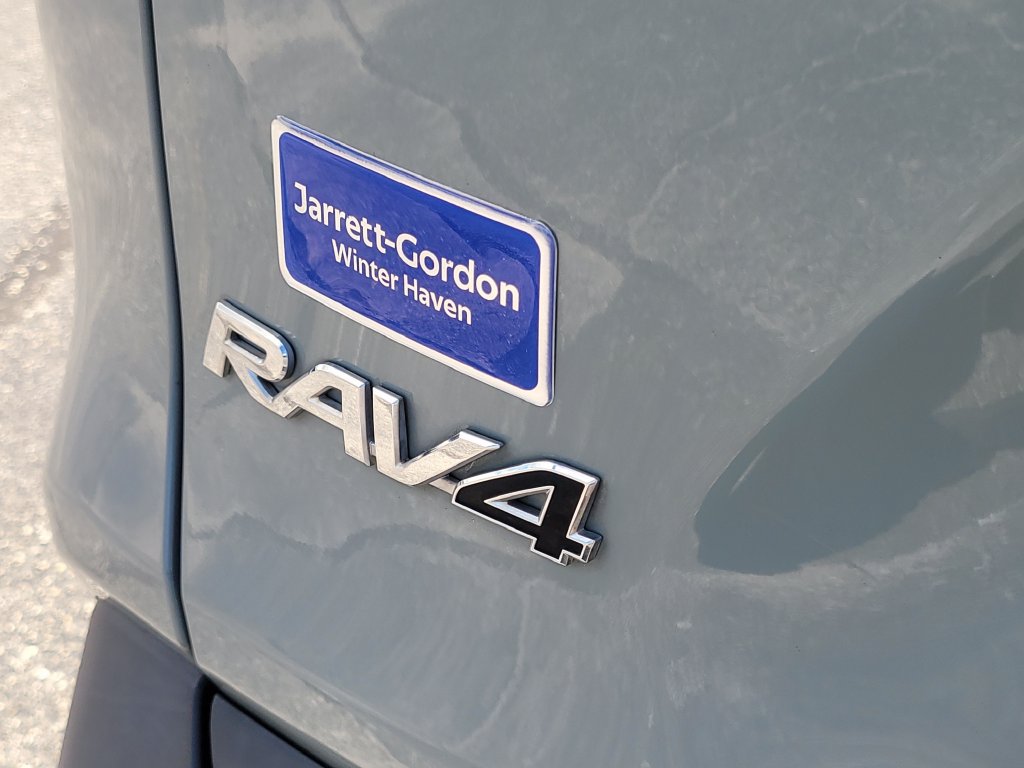 Used 2020 Toyota RAV4 XLE Premium FWD image 6