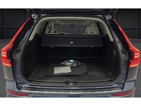 Used 2025 Volvo XC60 B5 Core w/ Protection Package Premier image 27