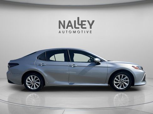 Used 2022 Toyota Camry LE image 7