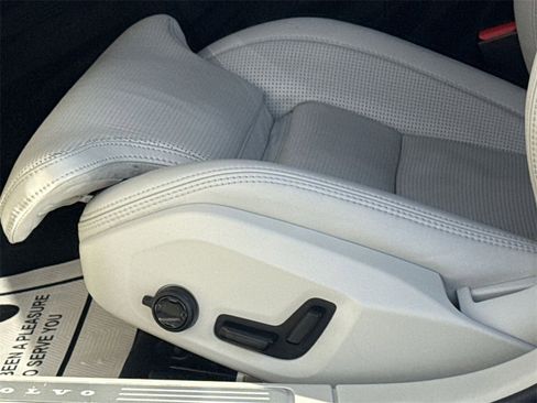 Used 2023 Volvo S90 B6 Ultimate image 14