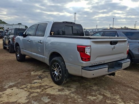Used 2020 Nissan Titan SV w/ SV Convenience Package image 3
