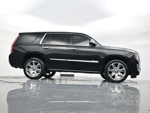 Used 2017 Cadillac Escalade Premium Luxury RWD image 51