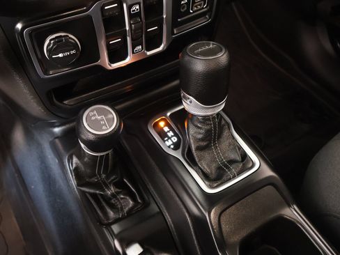 Used 2025 Jeep Gladiator Sport AWD/4WD image 8