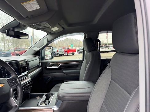 Used 2024 Chevrolet Silverado 2500 LT w/ Convenience Package image 11