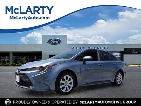 Used 2023 Toyota Corolla LE w/ LE Convenience Package FWD image 1