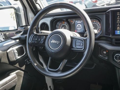 Used 2024 Jeep Gladiator Sport AWD/4WD image 17