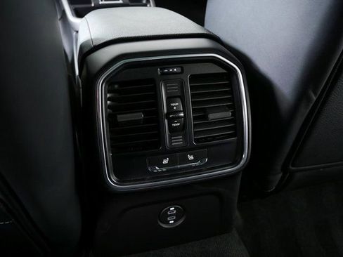 Certified 2023 Porsche Macan image 20