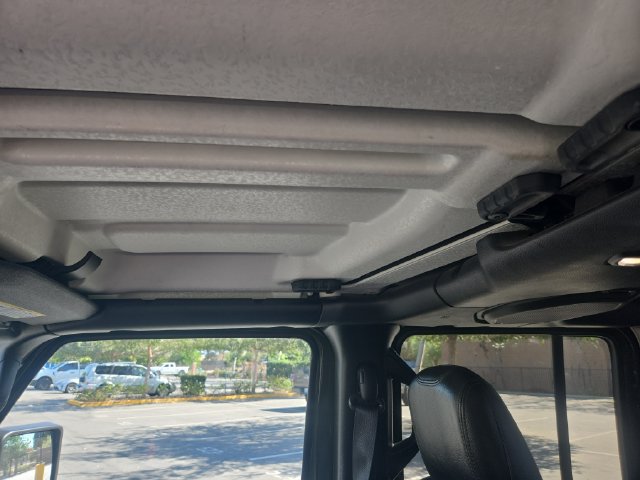 Used 2022 Jeep Gladiator Rubicon w/ LED Lighting Group AWD/4WD image 19