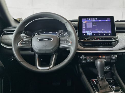 Used 2024 Jeep Compass Latitude AWD/4WD image 18